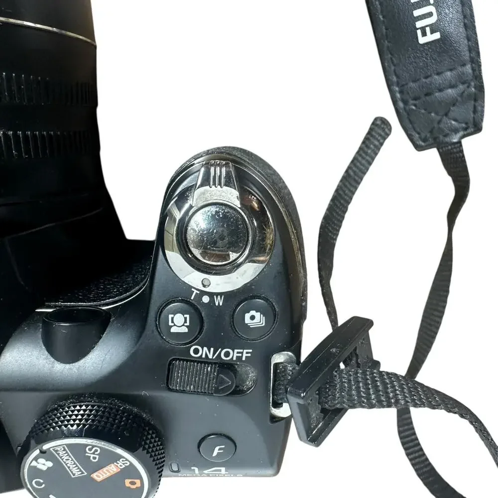 Fujifilm FinePix S Series S4250 14.0MP Digital Camera Black *PARTS OR REPAIR*